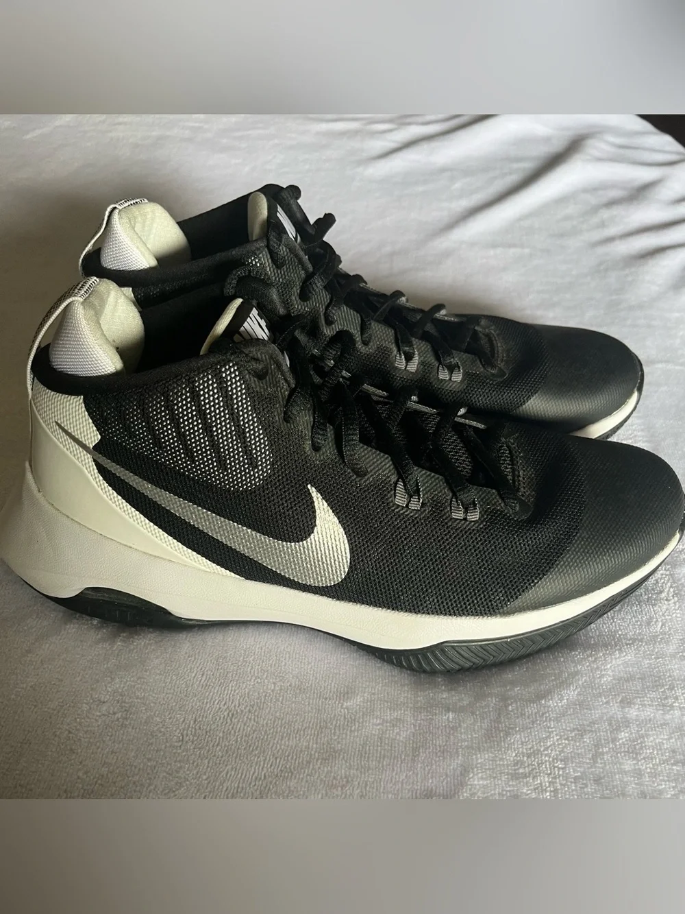 Nike Air Versitile 852446-001 Size Women’s 8.5 Men’s 7 EUC Black & White 2016